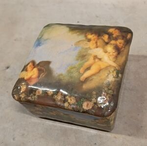 Vintage lacquer jewelry box pastoral cherub design.